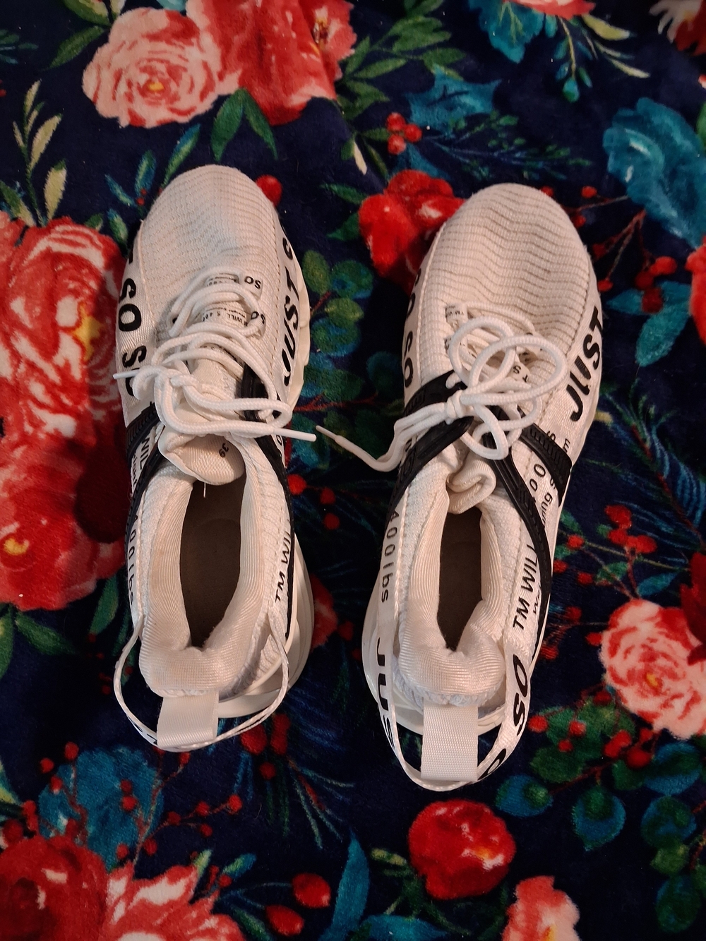White Athletic Lace-Up Running Shoes with Black Accents - Women 8.5